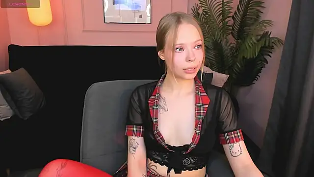 Snapshot of lucy_loy chatting on May 17, 2026, 7:28 am lucy loy online show from May 17, 2026, 7:28 am