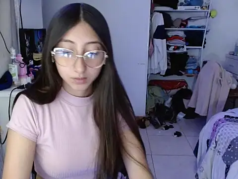 Nanylux online show from December 1, 2025, 4:06 am