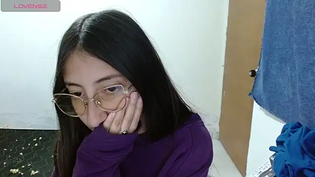 Snapshot of Nanylux chatting on April 12, 2026, 3:11 am Nanylux online show from April 12, 2026, 3:11 am