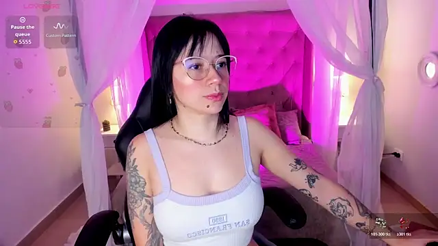 Snapshot of Annie_Petters chatting on July 25, 2026, 12:58 pm Annie Petters online show from July 25, 2026, 12:58 pm