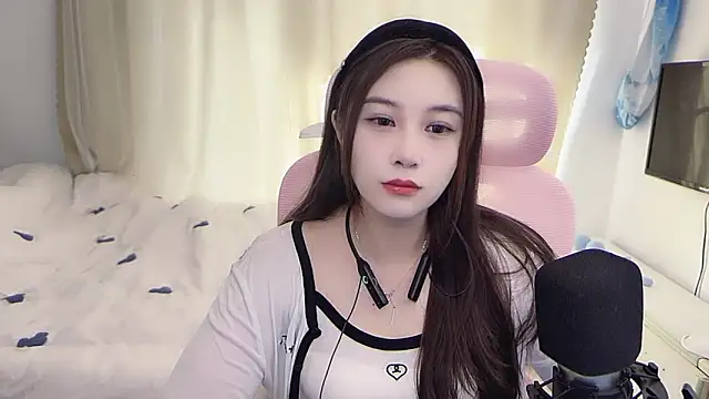 Snapshot of TTtia_ chatting on December 23, 2025, 1:25 am TTtia online show from December 23, 2025, 1:25 am