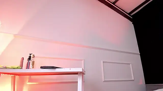 Sienarosewood online show from February 6, 2026, 3:44 am