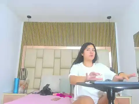 HannaANDcherri online show from November 25, 2025, 8:09 pm