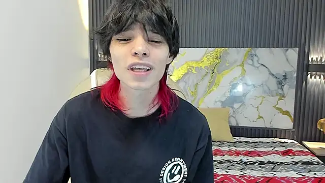 Snapshot of Sylasfrost chatting on December 19, 2025, 7:54 pm Sylasfrost online show from December 19, 2025, 7:54 pm