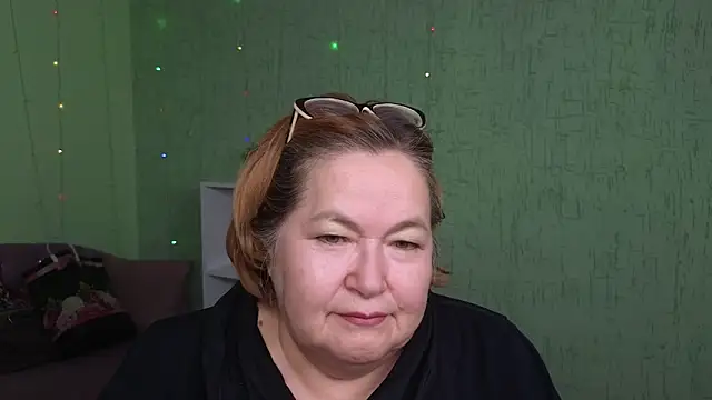 Nola Nektar online show from November 19, 2025, 6:02 am