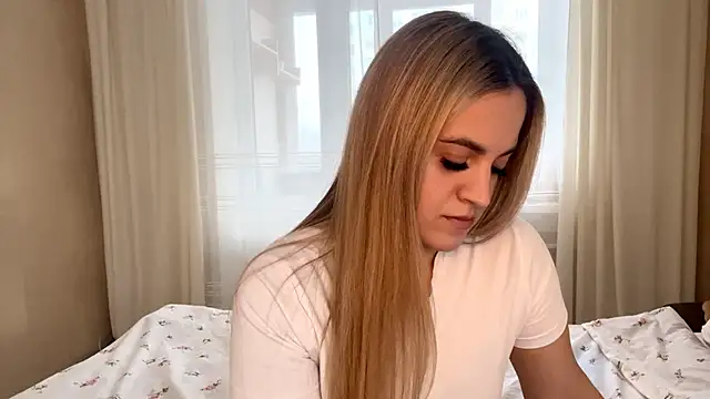 LuciaShadwell online show from November 28, 2025, 4:15 am