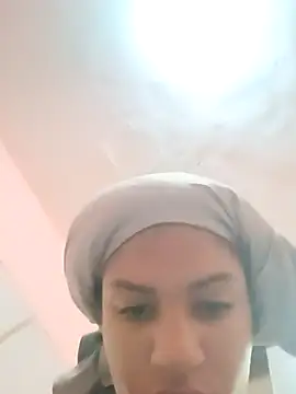 Snapshot of srta_esther chatting on November 19, 2025, 4:45 am srta esther online show from November 19, 2025, 4:45 am