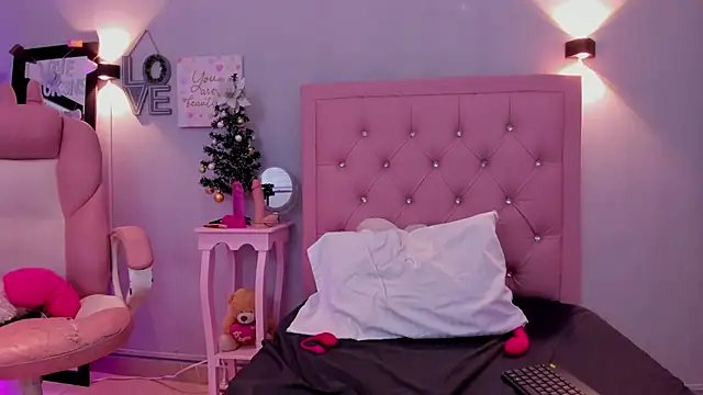 Snapshot of MiaWhiteBunny chatting on December 2, 2025, 2:39 am MiaWhiteBunny online show from December 2, 2025, 2:39 am