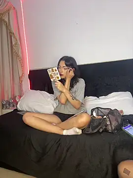 Snapshot of Alice_Dark21 chatting on November 27, 2025, 3:52 am Alice Dark21 online show from November 27, 2025, 3:52 am