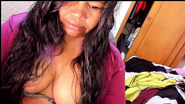 ebonycamelia online show from April 7, 2026, 10:31 pm