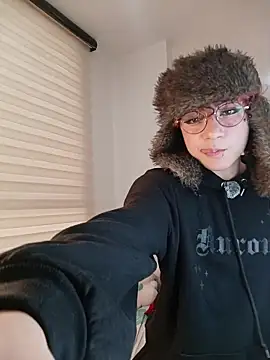 Apolo Ushi online show from November 21, 2025, 9:24 pm