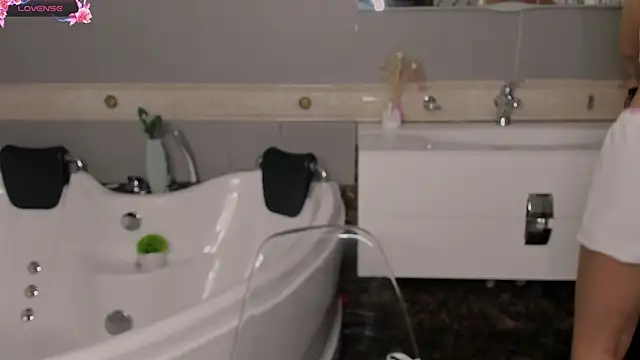 Snapshot of TracyCrawford chatting on November 29, 2025, 6:05 am TracyCrawford online show from November 29, 2025, 6:05 am