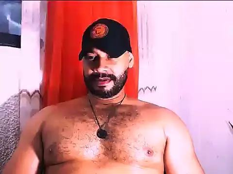 Snapshot of musclehetero chatting on June 3, 2026, 1:36 pm musclehetero online show from June 3, 2026, 1:36 pm