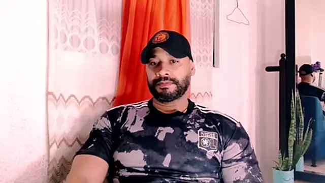 Snapshot of musclehetero chatting on June 7, 2026, 8:12 pm musclehetero online show from June 7, 2026, 8:12 pm