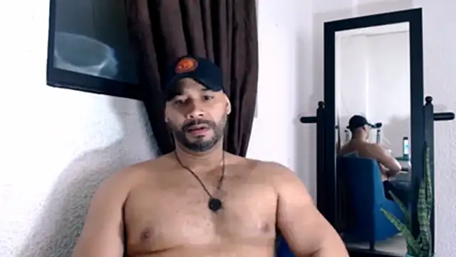 Snapshot of musclehetero chatting on June 14, 2026, 4:53 pm musclehetero online show from June 14, 2026, 4:53 pm