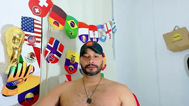 Snapshot of musclehetero chatting on June 26, 2026, 6:23 pm musclehetero online show from June 26, 2026, 6:23 pm
