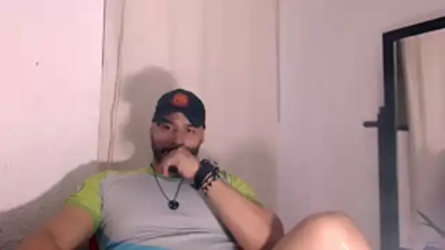 Snapshot of musclehetero chatting on June 27, 2026, 12:22 pm musclehetero online show from June 27, 2026, 12:22 pm