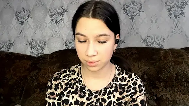 DebbiGoodknight online show from December 16, 2025, 9:47 am