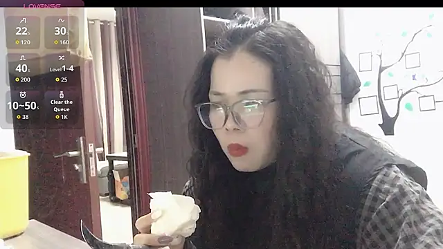 Snapshot of Huahua3187 chatting on November 26, 2025, 10:38 am Huahua3187 online show from November 26, 2025, 10:38 am