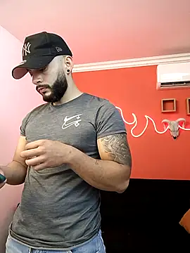 Snapshot of Mike_savage3 chatting on November 26, 2025, 12:39 pm Mike savage3 online show from November 26, 2025, 12:39 pm