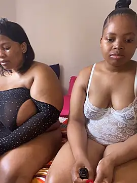 Snapshot of CamilaXXX20 chatting on November 21, 2025, 11:42 am CamilaXXX20 online show from November 21, 2025, 11:42 am