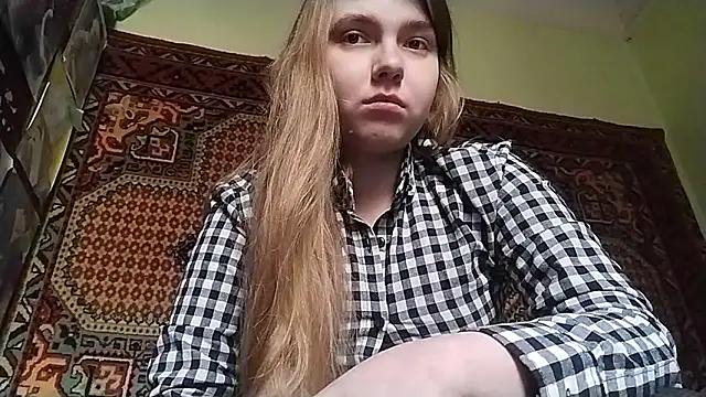 KikiBang online show from February 13, 2026, 8:43 am