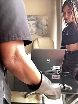 Emma pink18 online show from November 27, 2025, 4:31 pm