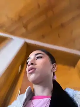 Emma pink18 online show from December 1, 2025, 4:23 pm