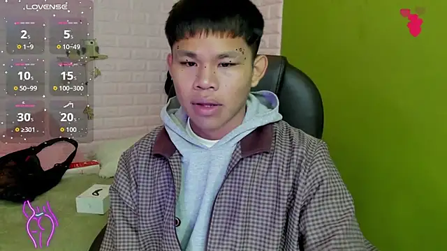 tommy cherry  online show from November 23, 2025, 4:18 pm