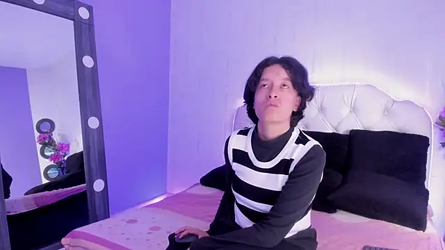 Snapshot of CoralAndOcean_ chatting on December 2, 2025, 12:32 pm CoralAndOcean online show from December 2, 2025, 12:32 pm