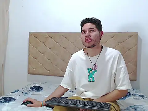 crissex3 online show from February 10, 2026, 8:02 pm