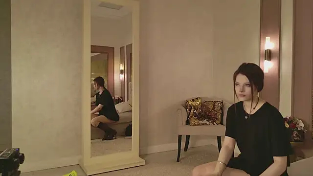 LilyLevine online show from December 5, 2025, 6:33 am