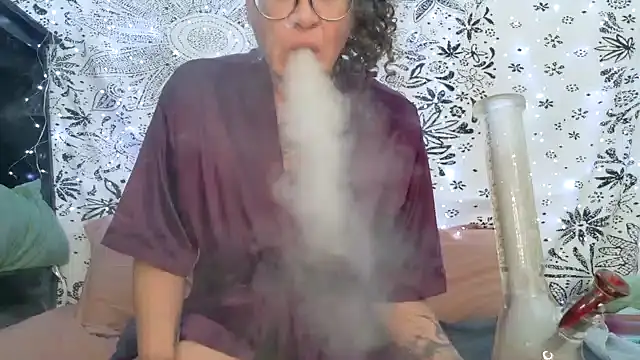 Snapshot of sareberr420 chatting on February 4, 2026, 4:35 pm sareberr420 online show from February 4, 2026, 4:35 pm