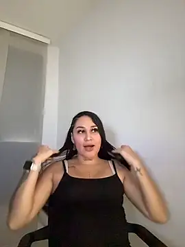 kylie pregnat online show from December 1, 2025, 1:49 pm