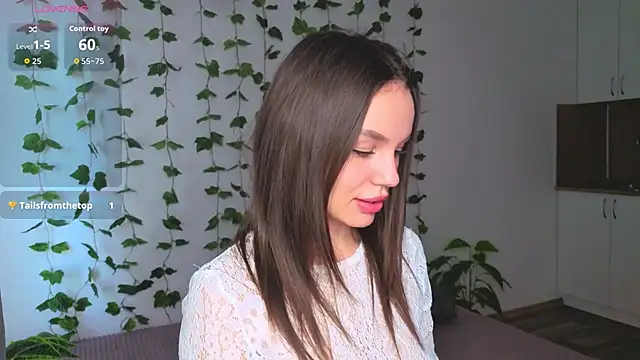 Tiffany Sweetie online show from April 16, 2026, 1:12 pm