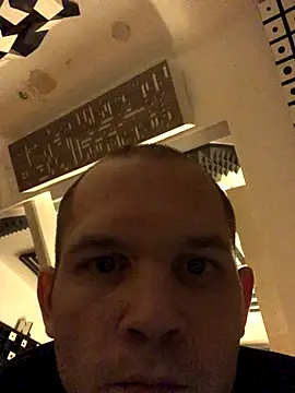 Snapshot of Spielzeugtwink chatting on November 19, 2025, 5:13 pm Spielzeugtwink online show from November 19, 2025, 5:13 pm