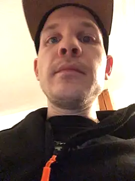 Snapshot of Spielzeugtwink chatting on November 24, 2025, 7:57 pm Spielzeugtwink online show from November 24, 2025, 7:57 pm