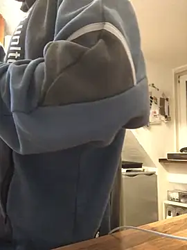 Snapshot of Spielzeugtwink chatting on March 4, 2026, 10:05 pm Spielzeugtwink online show from March 4, 2026, 10:05 pm