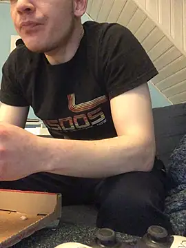 Spielzeugtwink online show from March 14, 2026, 9:20 pm