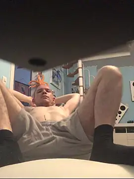 Snapshot of Spielzeugtwink chatting on June 24, 2026, 7:24 pm Spielzeugtwink online show from June 24, 2026, 7:24 pm