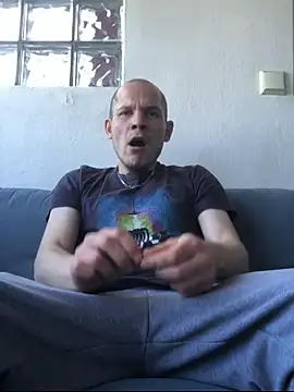Snapshot of Spielzeugtwink chatting on July 10, 2026, 2:52 pm Spielzeugtwink online show from July 10, 2026, 2:52 pm