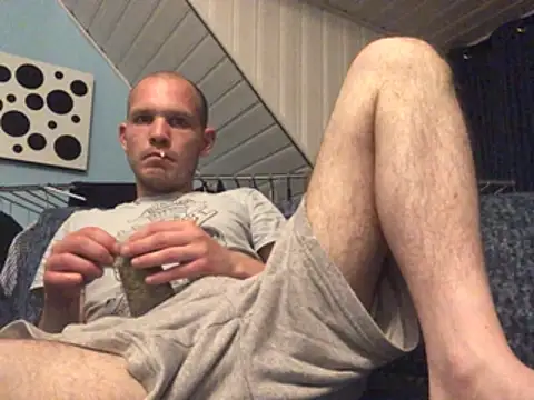 Snapshot of Spielzeugtwink chatting on July 29, 2026, 11:03 pm Spielzeugtwink online show from July 29, 2026, 11:03 pm