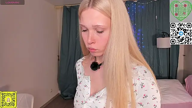 CherrylHolme online show from June 26, 2026, 8:24 pm