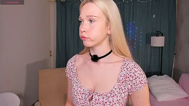 CherrylHolme online show from July 5, 2026, 7:21 pm
