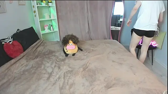 kevinhunter  online show from November 25, 2025, 3:23 pm