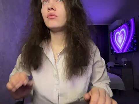 Teresa Yung online show from November 23, 2025, 10:26 am