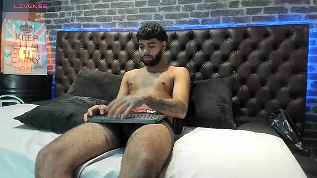 Jesuss77  online show from November 22, 2025, 2:27 pm