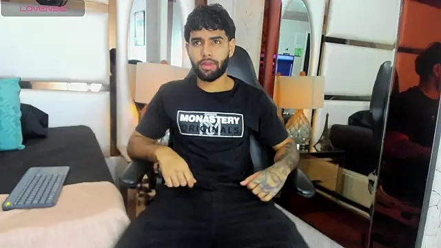 Jesuss77  online show from November 26, 2025, 2:07 pm