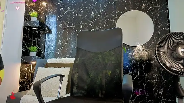 thomas scot1 online show from November 29, 2025, 1:14 pm