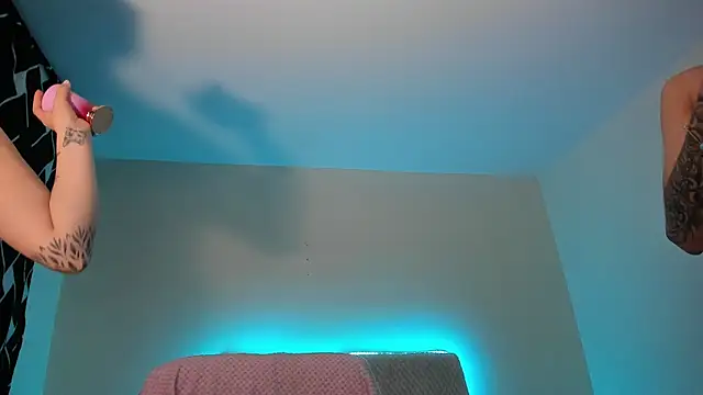 stanandrose  online show from April 22, 2026, 3:42 am